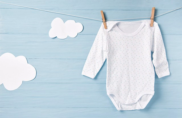 Bebeğinizin Cildine Zarar Vermeden Kıyafetlerde Etkili Temizliğe Ne Dersiniz?