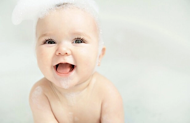 Yıkanmayı Sevmeyen Bebeklere Banyoyu Sevdirecek İpuçları